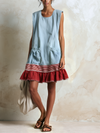 Amaya | Robe tunique sans manches bleu clair avec bande rouge et ourlet froncé