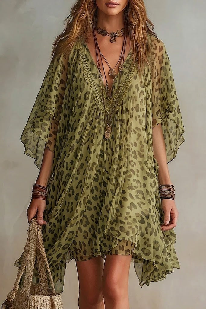 Adriana™ | Robe en Chiffon Léopard à Col V