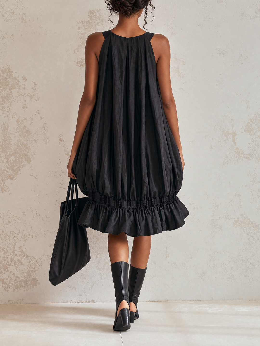 Robe midi bulle sans manches noire avec taille élastique froncée et ourlet volanté, robe ample en forme de tente