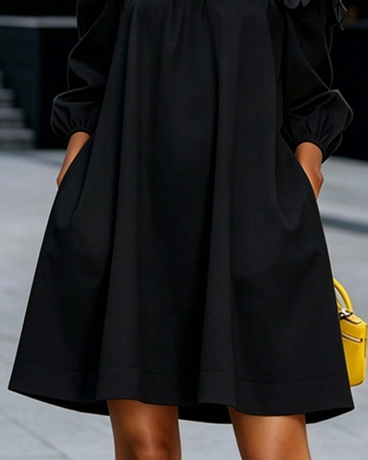 Robe à épaules dénudées avec accent floral
