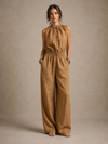Zenaide | Combinaison couleur camel avec décolleté haut noué et jambes larges