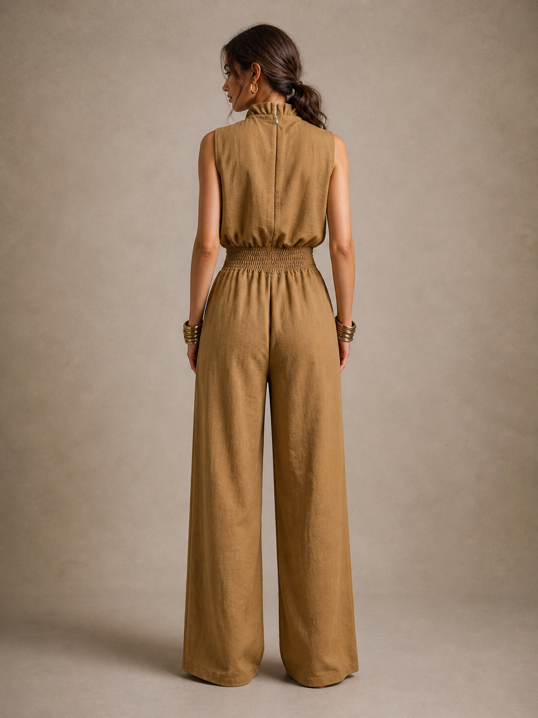 Zenaide | Combinaison couleur camel avec décolleté haut noué et jambes larges