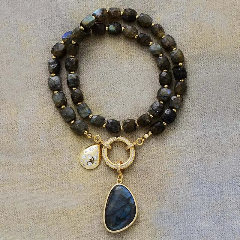 Collier Lariat en Perles avec Pendentif en Améthyste Naturelle
