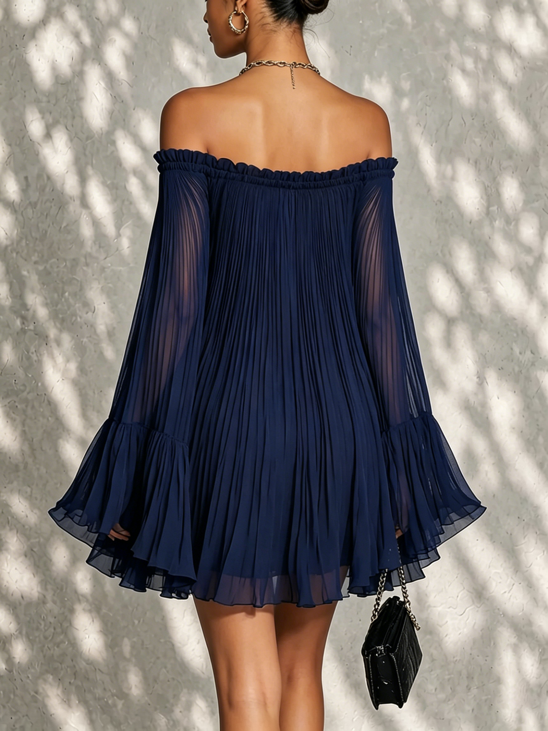 Flavia | Mini robe bleu nuit plissée avec décolleté off-shoulder