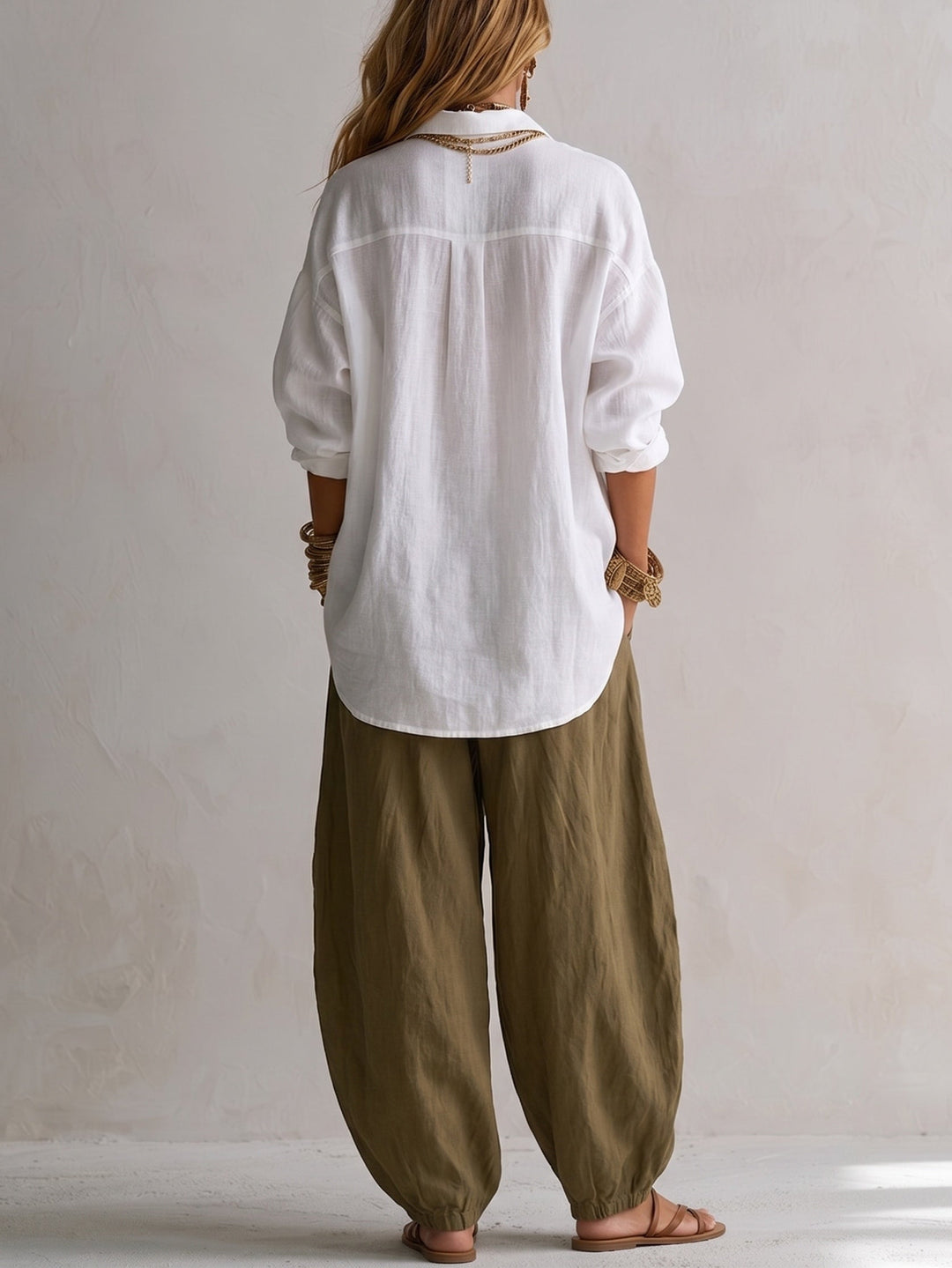 Alejandra | Ensemble chemise blanche ample et pantalons verts à jambes larges type lanterne