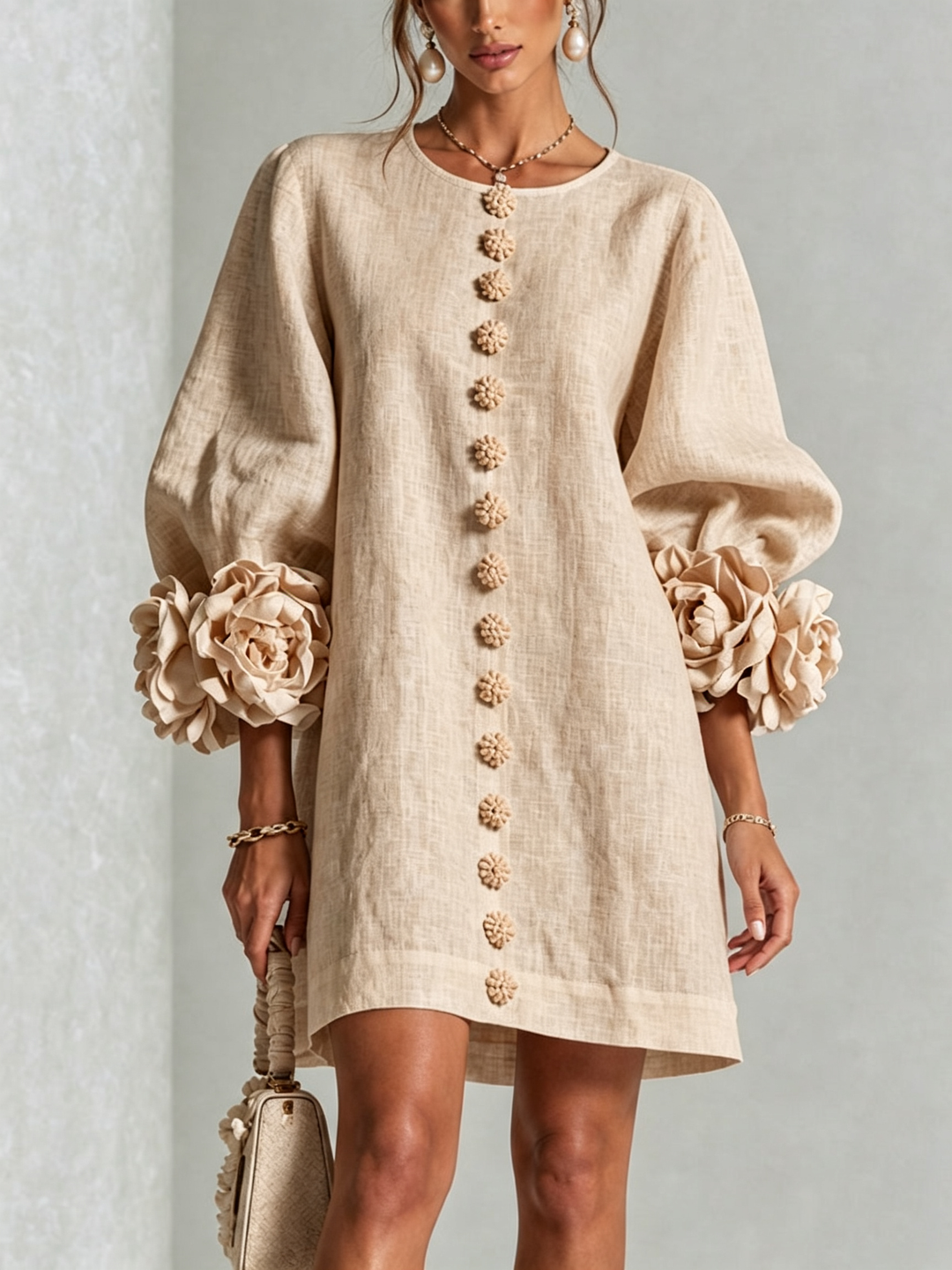 Robe Mini Boutonnée Florale Blanche Avec Manches Florales Étonnantes