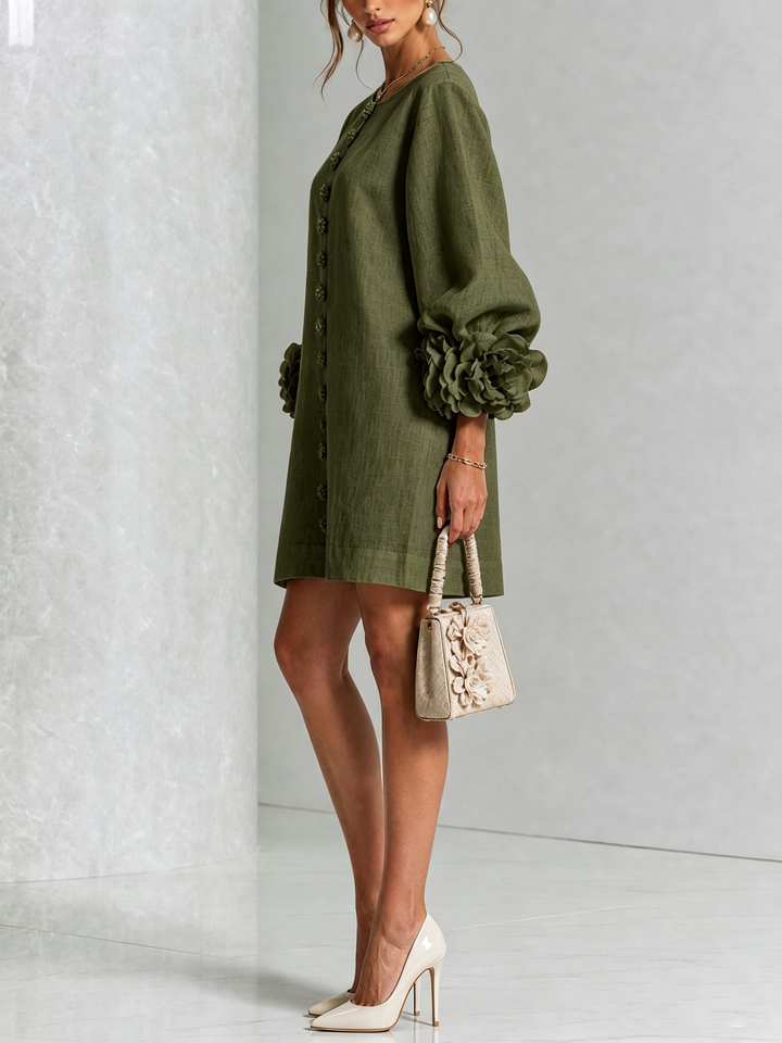 Robe Mini Boutonnée Florale Blanche Avec Manches Florales Étonnantes