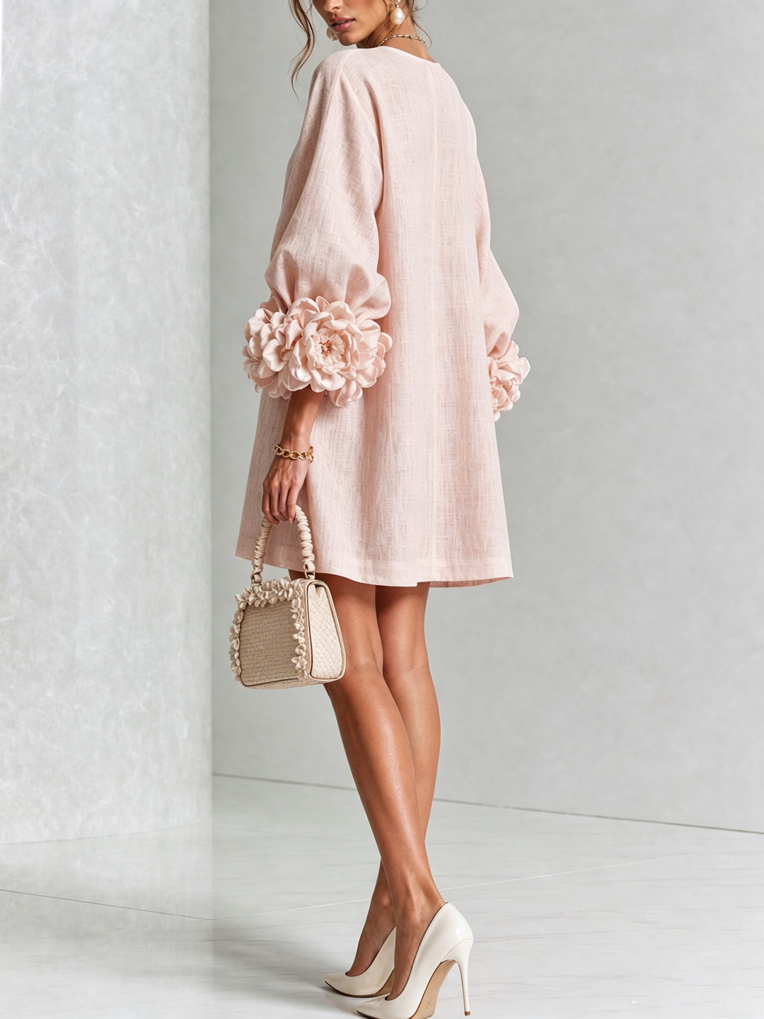 Robe Mini Boutonnée Florale Blanche Avec Manches Florales Étonnantes