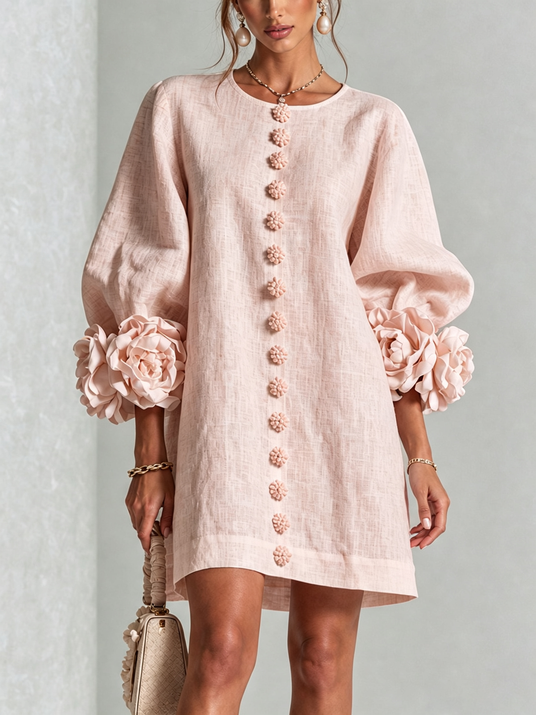 Robe Mini Boutonnée Florale Blanche Avec Manches Florales Étonnantes