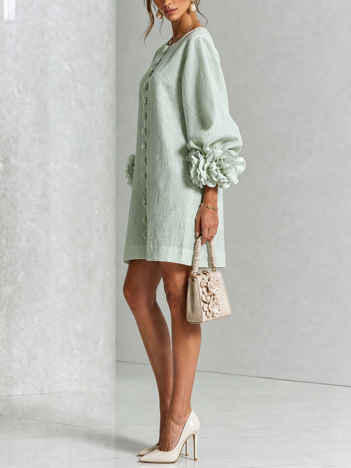 Robe Mini Boutonnée Florale Blanche Avec Manches Florales Étonnantes