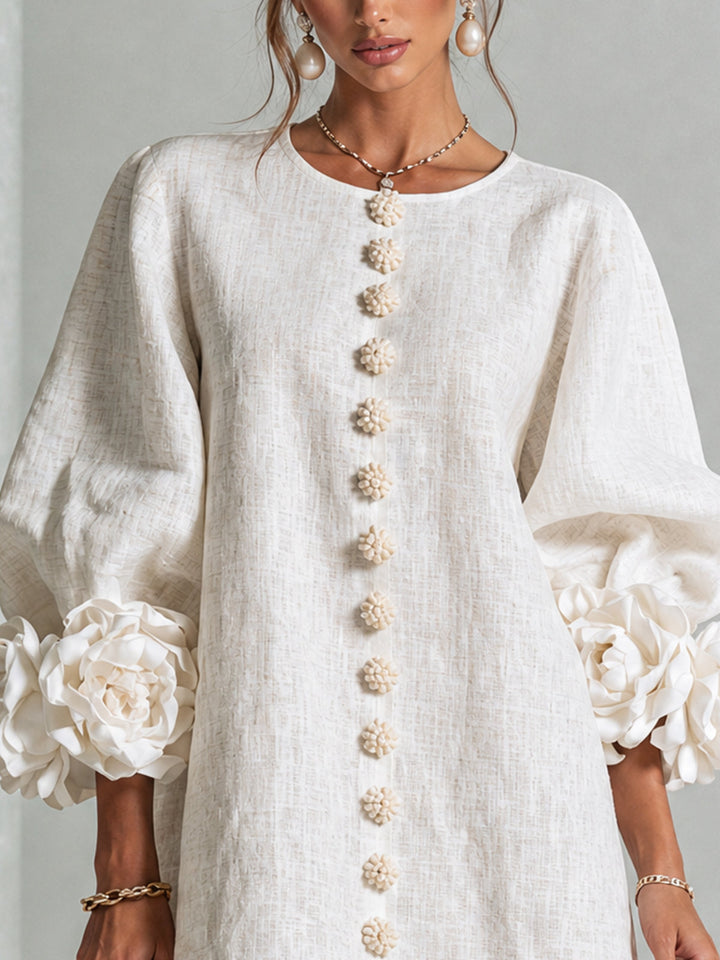 Robe Mini Boutonnée Florale Blanche Avec Manches Florales Étonnantes
