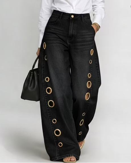 Jeans larges pour femmes à taille haute avec découpes et poches inclinées en métal