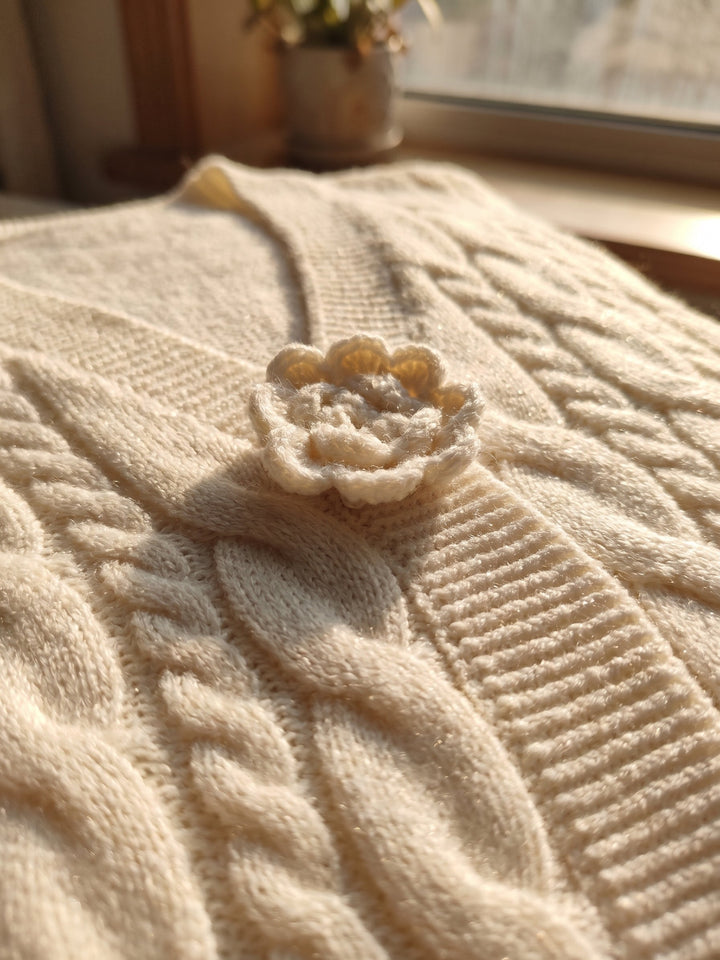 Cardigan en Tricot à Câble avec Accent Floral Chic