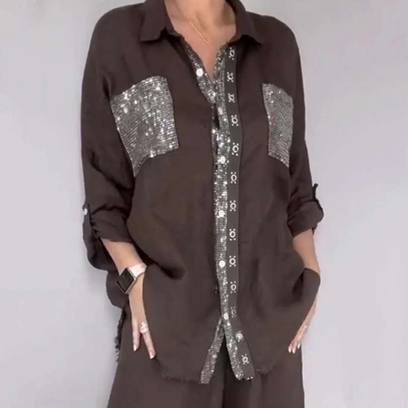 Ensemble composé d'une blouse et d'un pantalon avec des paillettes