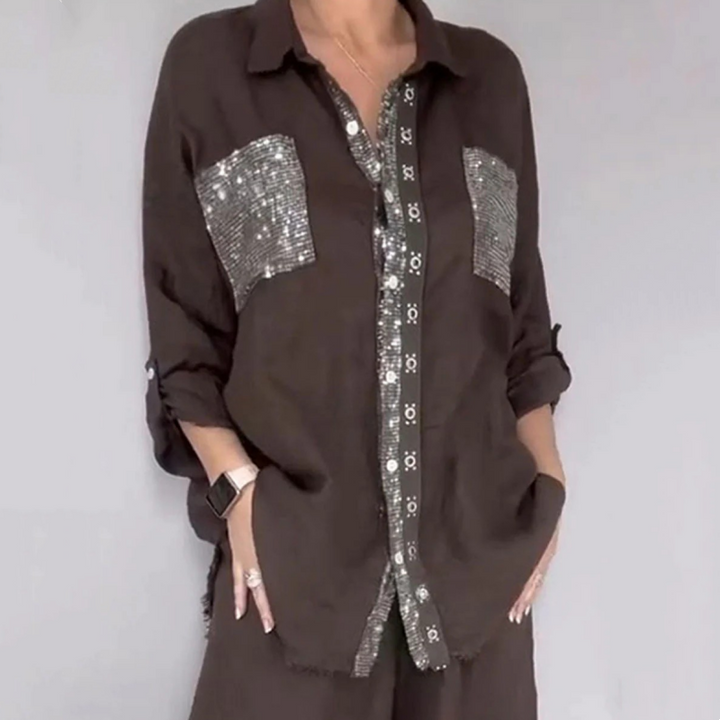 Ensemble composé d'une blouse et d'un pantalon avec des paillettes